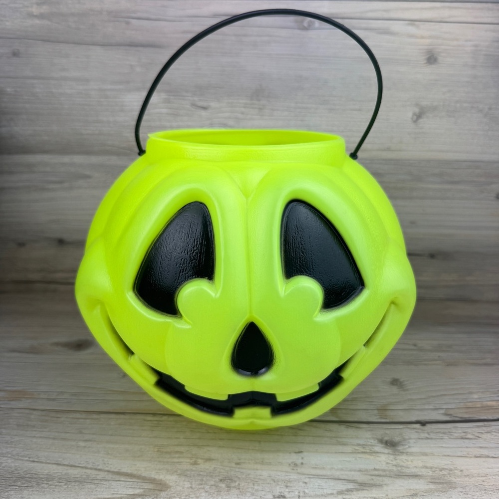 Vintage General Foam Plastics Yellow Blow Mold
Plastic Pumpkin Halloween Bucket